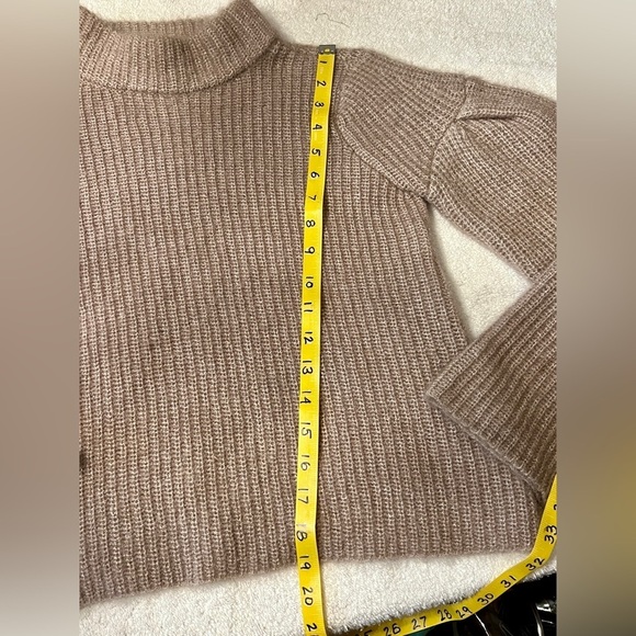 🛍️ROMEO & JULIET COUTURE Champagne beige knit sweater‎ size M - Picture 14 of 14